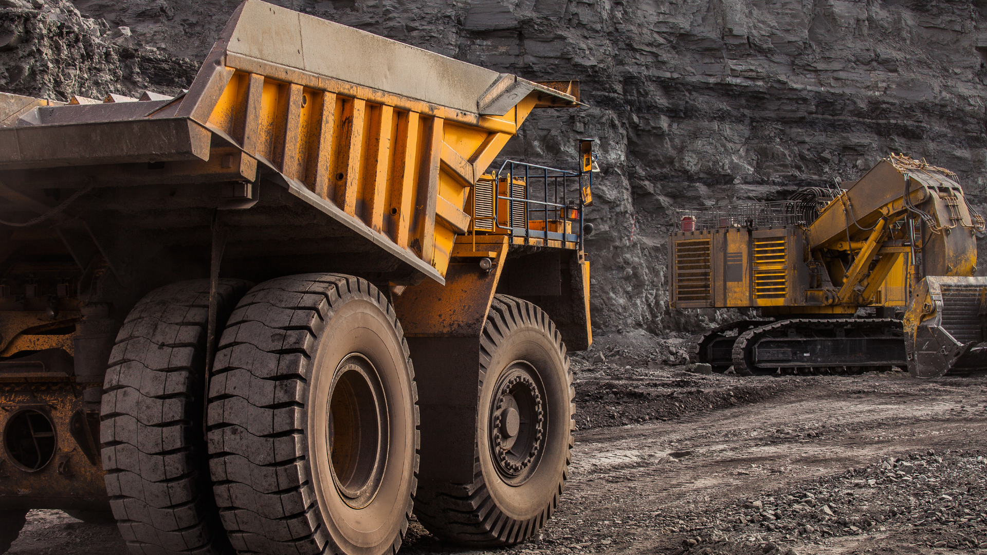 Heavy mining haul truck